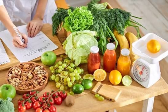 Are you a DIETICIAN passionate about helping the community with planning  diet specific meals. Do you have approx 5 hours a week to volunteer -  virtually or in person? We need you