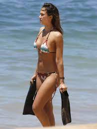 Jessica Alba Wears Sexy Bikini in Hawaii