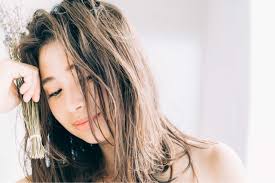 柔らかい物腰と芯の強さ 自然体な女性に似合う 聡明 という生き方 キナリノ ヘアスタイリング ヘア アイディア 女性