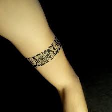 Tatouage aquarelle de fleur abstraite sur bras de femme. Epingle Sur Tatoo Me