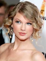 Orgu Topuz Taylor Swift Google Da Ara Sac Kesim Modelleri Sac Topuz Sac Modelleri