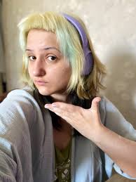 What apartments are available for rent in Da Nang near the sea for two  people?