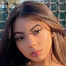 Chelsea Lipscomb's Instagram, Twitter & Facebook