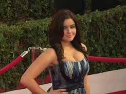 Ariel winter decided to party on a monday night this week, stepping out in a skintight dress at west hollywood hotspot the nice guy. Ariel Winter Defends Wearing Sheer Gold Dress To Modern Family Panel Abc News