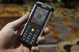 Basic Cat B100 cell phone plays it ...