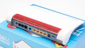 Als nachfolger der fritzbox 7490 hat avm der 7590 so ziemlich alles spendiert, was im wep, wpa, wpa2, wps • antennen: Die Neue Avm Fritz Box 7590 Im Test Die Mit Abstand Beste Fritzbox Bisher 2017 Techtest