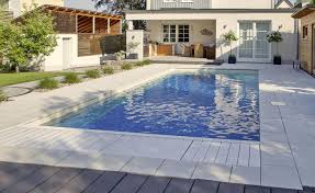 Die Pool Terrasse Tipps Fur Den Bodenbelag Pool Terrasse Terrasse Gestalten Und Terrasse