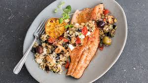 Filet De Truite Arc En Ciel Et Quinoa A La Mediterraneenne Recipe Recipes Foodie Food