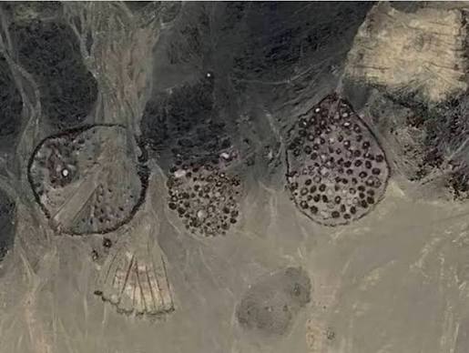 MUNDO 🛰🌎🔴UN SATÉLITE DE GOOGLE EXPLORA EL DESIERTO DEL SÁHARA Y ENCUENTRA 260 EXTRAÑAS ESTRUCTURAS DE UNA CIVILIZACIÓN PERDIDA EN EL TIEMPO🔴 ✅️Imágenes satelitales consultadas en Google Earth han permitido localizar en