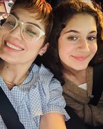 Nuestro viernes☀️😍 Hacernos las uñas, ir al dentista, visitar la oficina  de mamá y acompañarle todo el día mola mucho😂😂😂 #MamáyNerea #Viernes