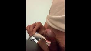 電動歯ブラシで射精する日本人男性その②