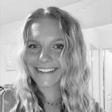 Francesca Savage's Instagram, Twitter & Facebook