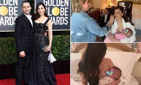 Charton took to instagram on wednesday to share the news with a sweet photo of her in a bra and underwear, cradling her newborn daughter. Kieran Culkin S Wife Shares Images From The Golden Globes Breastfeeding Daily Mail Online