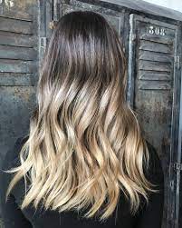 Inspiration Jolie Coupe Wavy Et Une Coloration Tendance Pour 2020 Salon De Coiffure Tous Types De Cheveux Coiffeur Coloriste