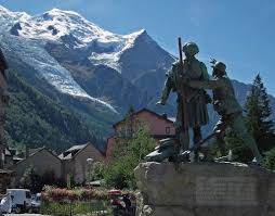A glamorous town on the ski slopes of mt. Hut Chamonix Mont Blanc Ski Alpinism Skitour Guru