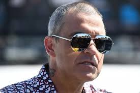 Robbie Williams lifts lid