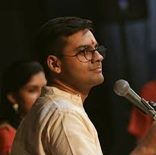 Swipe to see my many musical moods from a recent concert… 🎶😁 Now, I'm  ready to march into the next month! A couple of concerts, a recording, some  travel and lots of