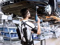 Cray x ist ein aktives exoskelett, das beim heben unterstützt. Ergonomie Audi Erprobt Exoskelette Fur Uberkopfarbeiten