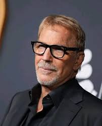 Babe I'm getting old🥺and my plan is to marry and announce you to the whole  world as my wife ❤️ But you're making things difficult.😩 If you no longer  want me you