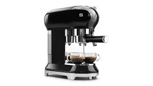How to make an espresso using ground coffee on your dedica pump coffee maker ec680 and ec685. Smeg Ecf01 Espresso Coffee Machine Review A Basic Effective Manual Espresso Machine That Looks The Part Expert Reviews