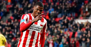Hij kwam zijn vriendin jaimy kenswiel tegen toen hij nog in rotterdam speelde. Denzel Dumfries Is De Nieuwe Aanvoerder Van Psv Psv Ed Nl