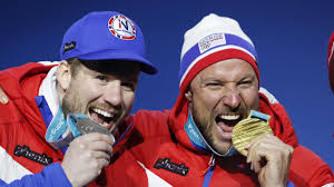 Patinaj (patinaj artistic, patinaj viteză și patinaj viteză pe pistă scurtă), schi (schi alpin, schi fond, schi acrobatic, combinata nordică, sărituri cu schiurile și snowboard), bob (bob și scheleton), biatlon, curling, hochei pe gheață și sanie. Jocurile Olimpice De IarnÄƒ Pyeongchang 2018 Ziua 6 Eurosport