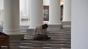 Pembacaan susunan tahlil ini dilakukan setelah menyelesaikan surat yasin. Jangan Lupa Amalan Kamis Malam Jumat Baca Tahlil Dan Surat Yasin Lengkap Doa Setelahnya Halaman All Surya