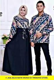 Sebut saja desain baju batik pria modern dari kain batik motif sinaran. 35 Desain Baju Batik Couple Model Pakaian Batik Model