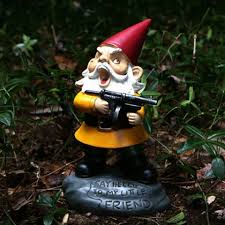 Nain De Jardin Arme A 24 95 Nain De Jardin Gnome De Jardin Cadeau Jardin