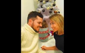 Irreconhecível, mickael adotou uma divertida personagem no seu mais recente videoclipe. Mickael Carreira Cantor Revela Imagens Nunca Antes Vistas Da Filha Beatriz Nova Gente