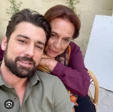 Hande Ercel fans and celebrities