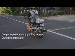 Am f g c pujangga menyatakan oh cinta berharga f dm e dari emas dan permata am f g c lalu ku bawa cinta di persada jiwa dm f e sinar. Aku Adalah Insan Yang Tak Punya Gaess Youtube