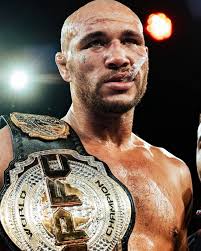 LIGHTWEIGHT COLLISION AHEAD 💥 Allen Holloway makes his pro debut looking  to open his pro career in style while Jorge Casiano is hungry for his first  APFC victory. March 23rd, they have