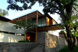 Sesuai menggunakan namanya, tempat tinggal tropis adalah hunian yang didirikan di area beriklim tropis, yaitu tempat tinggal tropis modern supaya serasi Pin On Architecture Interiors