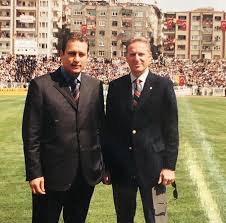 Burak elmas başkanlık için genç bir isim diye düşünebilecek kimse var mı bilmiyorum ama ben. Ali Sami Yen Sokak On Twitter 9 Mayis 2000 Burak Elmas Ve Ali Durust