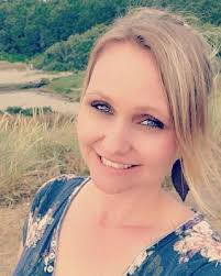 Sara Abel's Instagram, Twitter & Facebook