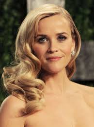 Wag Sac Modeli Eski Zamanlarda Populer Olmus Bir Sac Modelidir Gecmisteki Trendlerin Tekrar Gun Yuzune Ciktigi Bugunle Hollywood Glamour Reese Witherspoon Sac