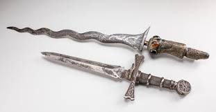 Group Of Indonesian Antique Kris/Keris Pamors - Auktionen & Preisarchiv