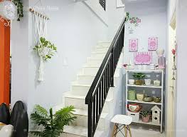 Setiap ruangan dalam rumah minimalis selalu tampak bersih, lega, dan juga lapang. Inilah 27 Dekorasi Tangga Rumah Unik