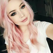 Hallie Barber's Instagram, Twitter & Facebook