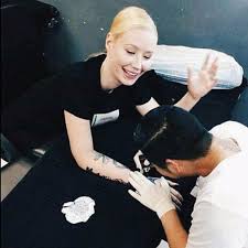 This quote inspired her as it reminded her of her struggles before making it on top. Iggy Azalea Showed Off Her New Tattoos On The Gq Red Carpet Tattoodo