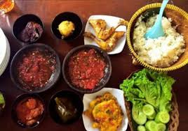 Bagaimana tidak, aneka sambal di restoran yang memiliki dua cabang di jakarta ini dibanderol dengan harga mulai rp 3 ribuan saja per porsinya. Nikmati Sambel Dadak Di Sambel Karawang Karawangnews