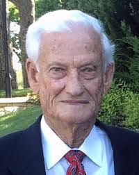 Evelyn Bench's Instagram, Twitter & Facebook