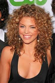 Curly layered short hair with bangs. 20 Beeindruckende Frisuren Fur Dickes Lockiges Haar Madchen Long Natural Curly Hair Hair Styles Annalynne Mccord Hair