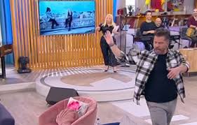 Ποια είναι τελικά η αντελίνα βαρθακούρη; Ta Phre O Xarhs Bar8akoyrhs Me Thn Antelina Ton Ebale Na Zhthsei Syggnwmh