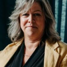 Liz Simmonds Reiki Master, oracle and spiritual readings, meditation.