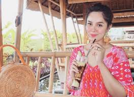 Husin, encik solihin and other villagers trying to overcome this. Bertukar Ramai Kekasih Uqasha Senrose Pun Bimbang Hiburan Mstar