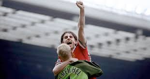 Gary neville ha desvelado el motivo de la polémica en 2002 entre él y su excompañero peter schmeichel. Gary Neville Reveals The Brutal Thing Peter Schmeichel Said To Him After He Broke Into The Man United Team Mirror Online