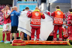 Christian eriksen of denmark goes down injured as teammates call for assistance during the shocking scenes in denmark vs finals match, as christian eriksen suddenly collapses to the. Ikg7kjv8 Vlxzm
