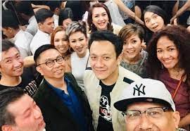 Hendropriyono beberapa kali menghabiskan momen bersama seperti yang tergambar berikut ini. Facebook